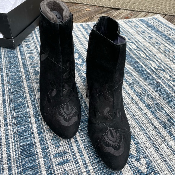 The Cutest Floral Black Embroidered Suede Booties - Picture 2 of 10